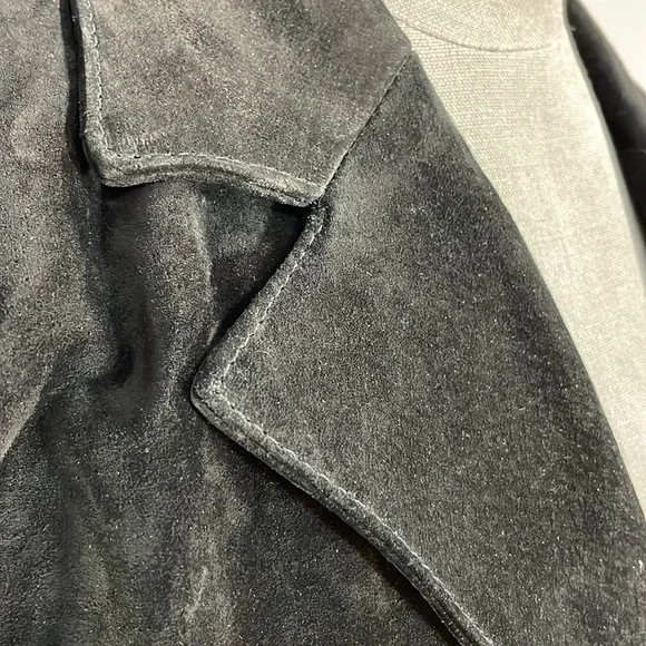 Large Danier suede leather classic black blazer. Quality staple piece. Canadian - Picture 17 of 17